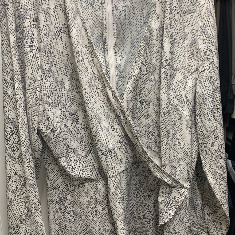 Super cute snakeskin top! Light fabric!